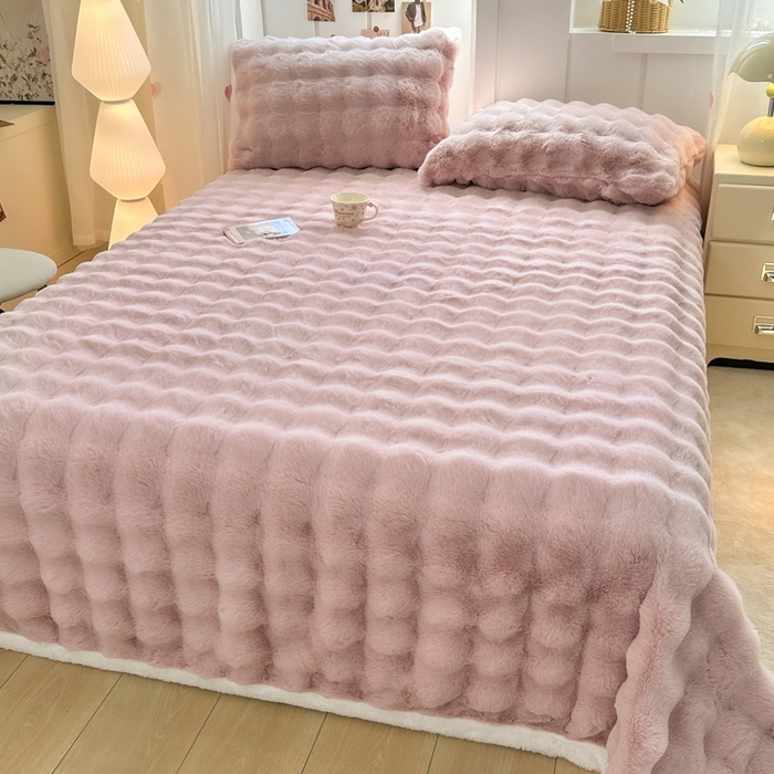 91家纺网 家纺一手货源 找家纺 麒东家纺 2025新款加厚纯色兔毛绒泡泡单床单 粉色