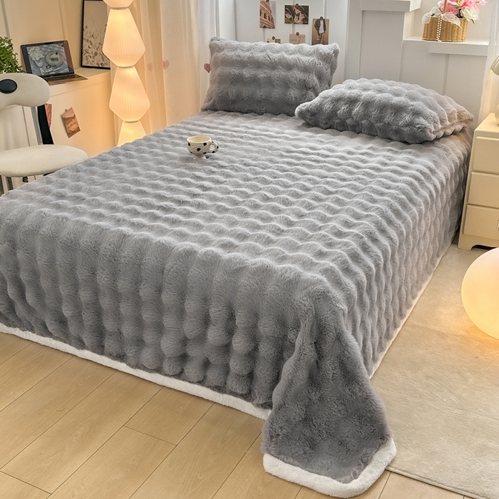 91家纺网 家纺一手货源 找家纺 麒东家纺 2025新款加厚纯色兔毛绒泡泡单床单 浅灰