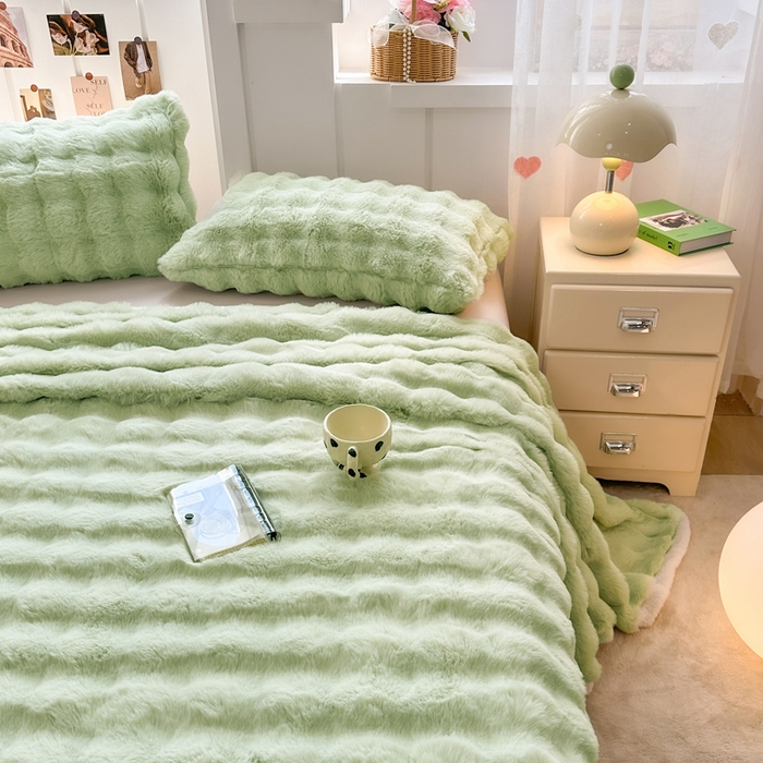 91家纺网 家纺一手货源 找家纺 麒东家纺 2025新款加厚纯色兔毛绒泡泡单床单 绿色