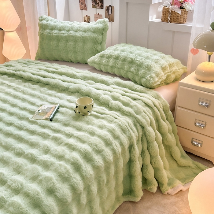 91家纺网 家纺一手货源 找家纺 麒东家纺 2025新款加厚纯色兔毛绒泡泡单床单 绿色