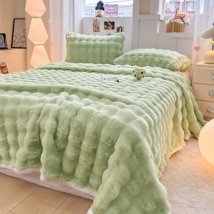 91家纺网 家纺一手货源 找家纺 麒东家纺 2025新款加厚纯色兔毛绒泡泡单床单 绿色