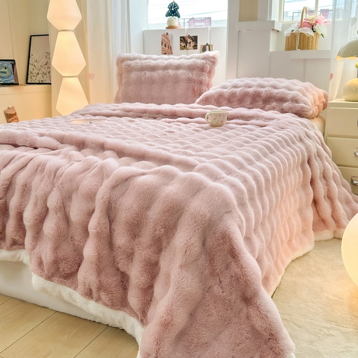 91家纺网 家纺一手货源 找家纺 麒东家纺 2025新款加厚纯色兔毛绒泡泡单床单 粉色