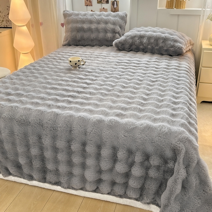 91家纺网 家纺一手货源 找家纺 麒东家纺 2025新款加厚纯色兔毛绒泡泡单床单 浅灰