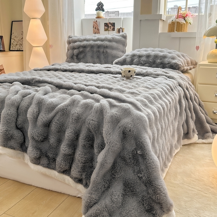 91家纺网 家纺一手货源 找家纺 麒东家纺 2025新款加厚纯色兔毛绒泡泡单床单 浅灰