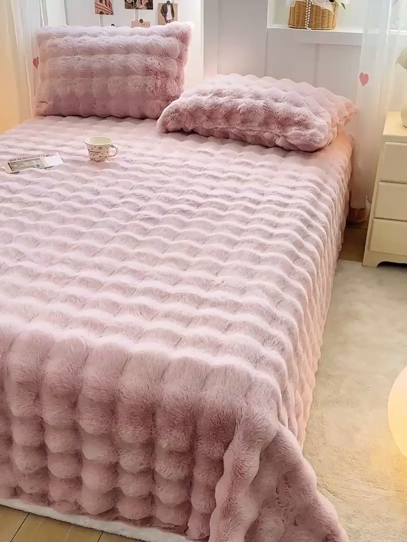 91家纺网 家纺一手货源 找家纺 麒东家纺 2025新款加厚纯色兔毛绒泡泡单床单 粉色
