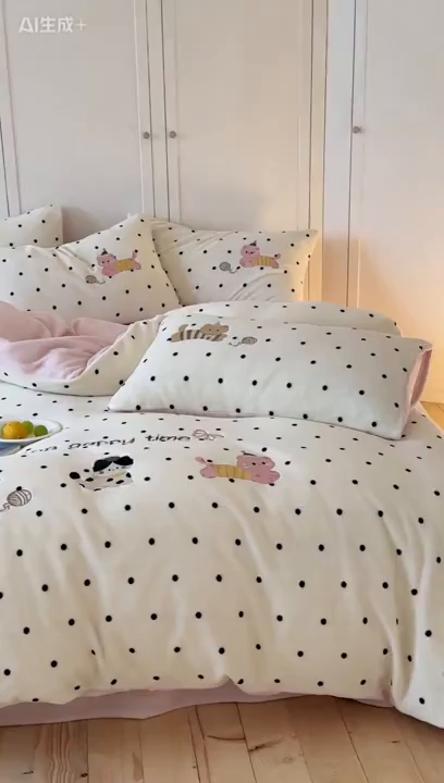 91家纺网 家纺一手货源 找家纺 优悦生活馆 2025新款牛奶绒卡通印花刺绣四件套系列 波点猫-白+粉