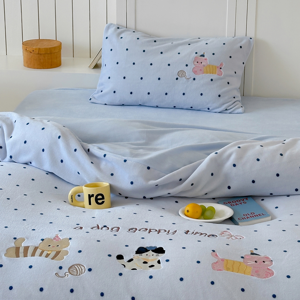 91家纺网 家纺一手货源 找家纺 优悦生活馆 2025新款牛奶绒卡通印花刺绣四件套系列 波点猫-蓝