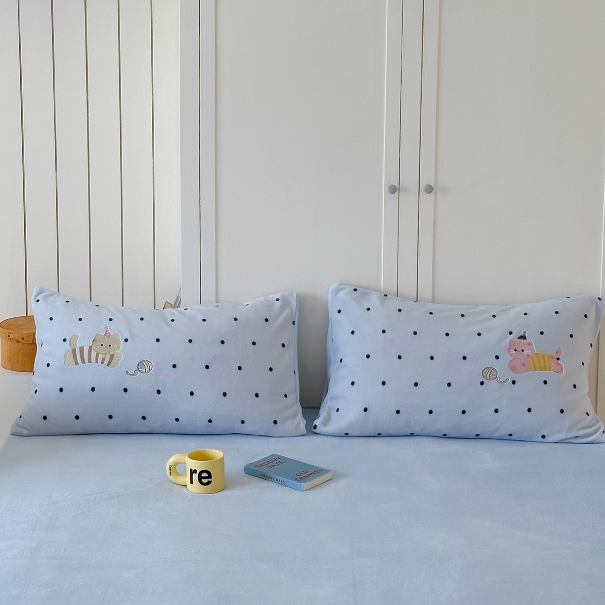 91家纺网 家纺一手货源 找家纺 优悦生活馆 2025新款牛奶绒卡通印花刺绣四件套系列 波点猫-蓝