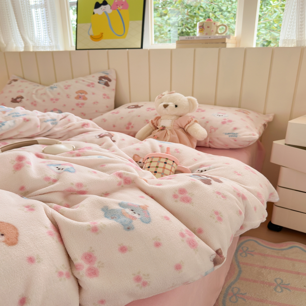 91家纺网 家纺一手货源 找家纺 丽美人家纺 2025新款小版印花牛奶绒四件套 油画小萌物