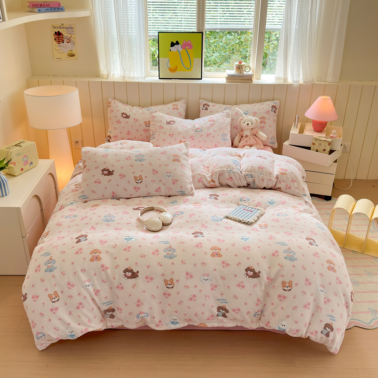 91家纺网 家纺一手货源 找家纺 丽美人家纺 2025新款小版印花牛奶绒四件套 油画小萌物