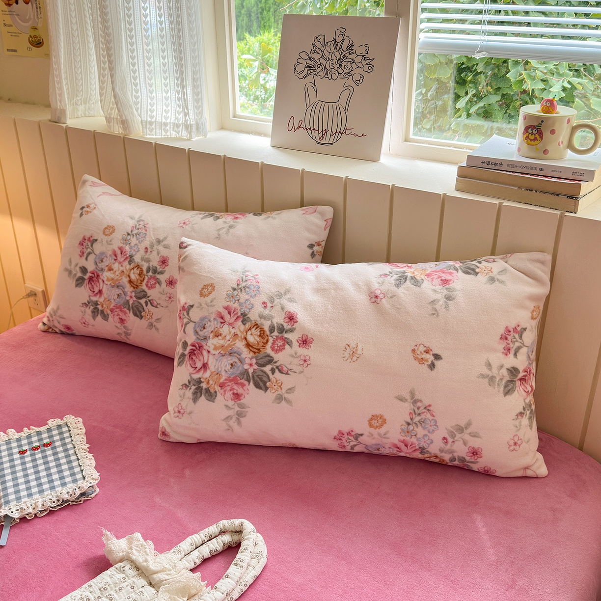 91家纺网 家纺一手货源 找家纺 丽美人家纺 2025新款小版印花牛奶绒四件套 春风沐歌