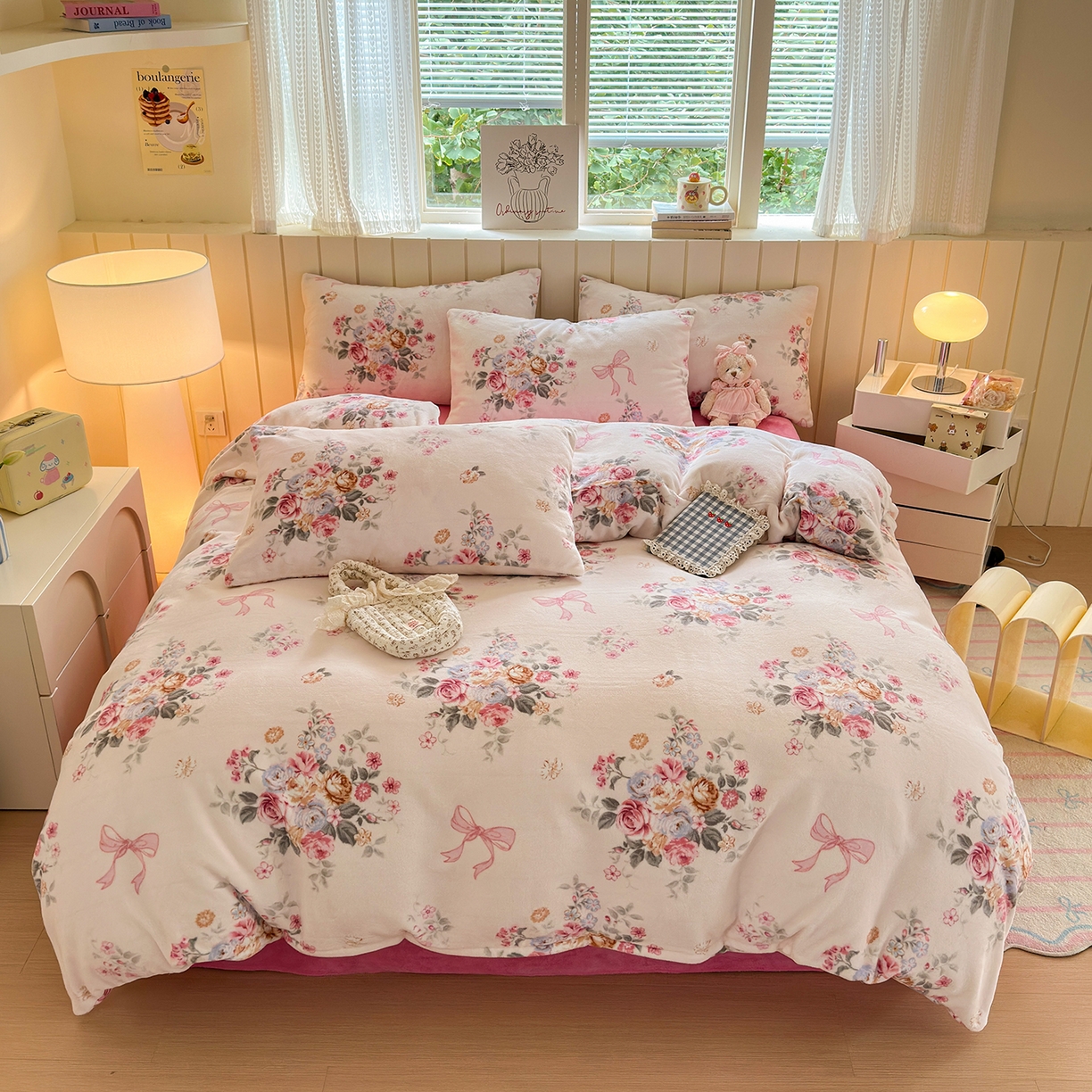 91家纺网 家纺一手货源 找家纺 丽美人家纺 2025新款小版印花牛奶绒四件套 春风沐歌