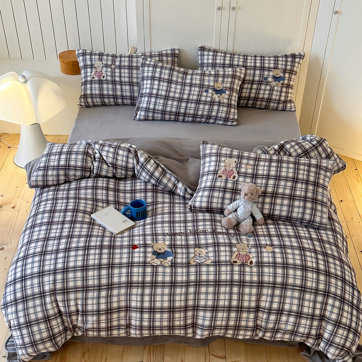 优悦生活馆 2025新款牛奶绒卡通印花刺绣四件套系列 格子熊-灰