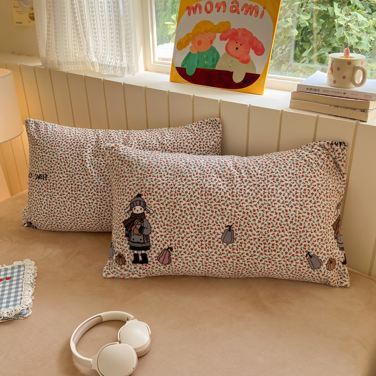 91家纺网 家纺一手货源 找家纺 丽美人家纺 2025新款小版印花牛奶绒四件套 春日女孩