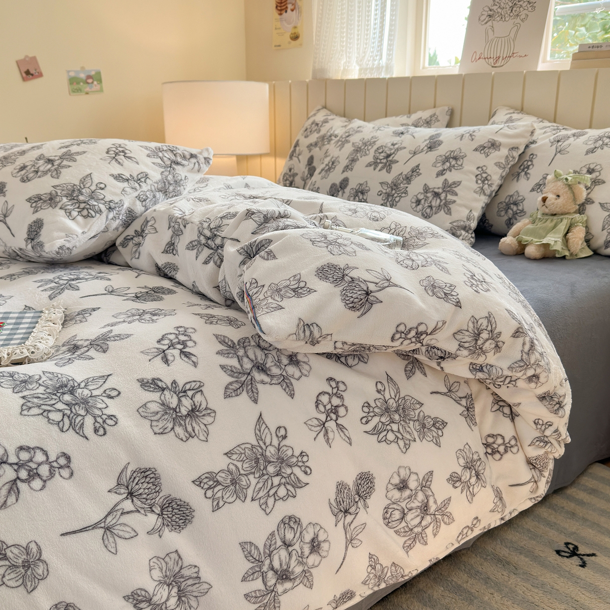 91家纺网 家纺一手货源 找家纺 丽美人家纺 2025新款小版印花牛奶绒四件套 复古山茶