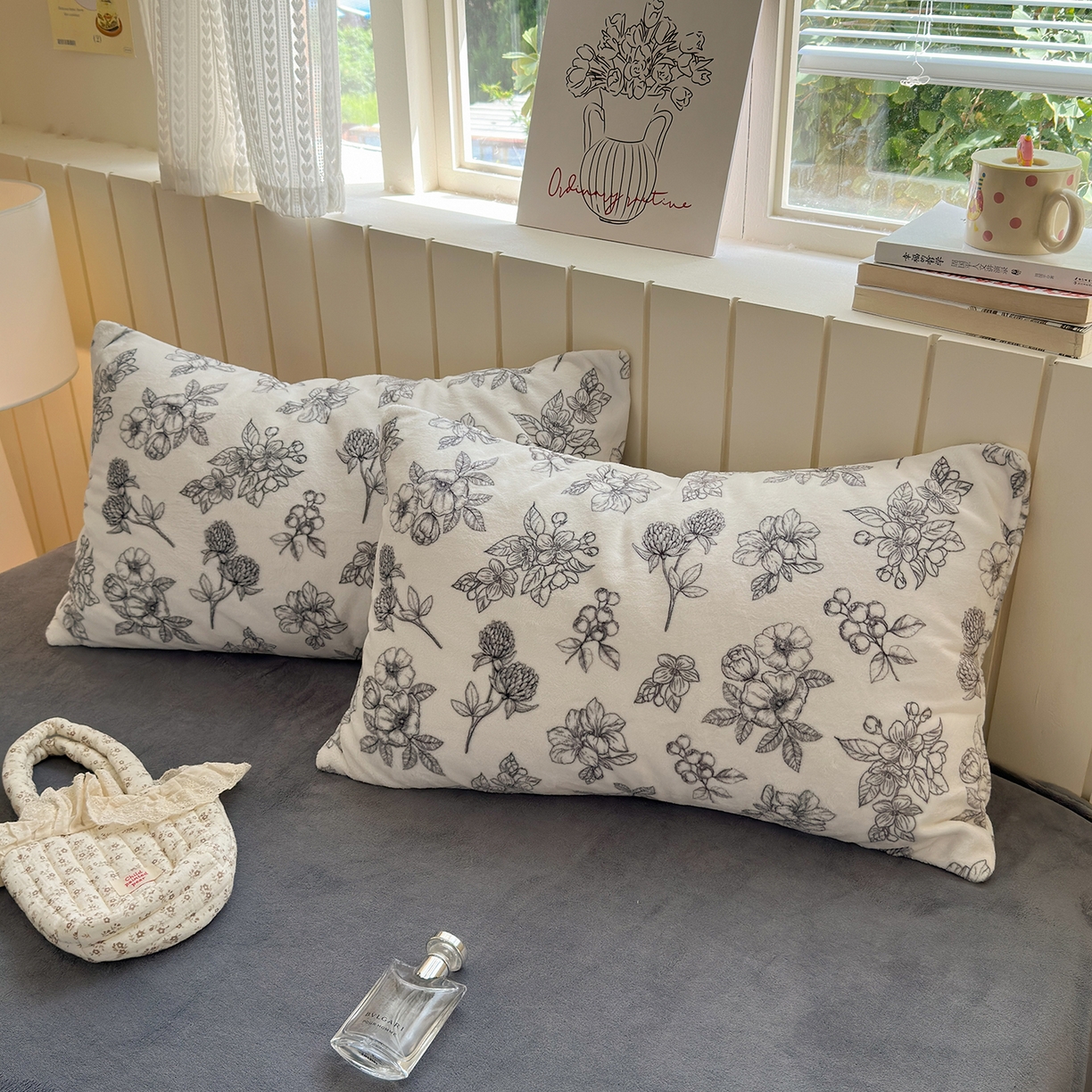 91家纺网 家纺一手货源 找家纺 丽美人家纺 2025新款小版印花牛奶绒四件套 复古山茶