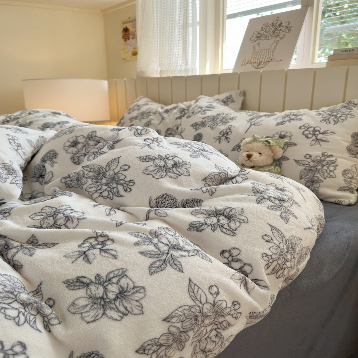 91家纺网 家纺一手货源 找家纺 丽美人家纺 2025新款小版印花牛奶绒四件套 复古山茶