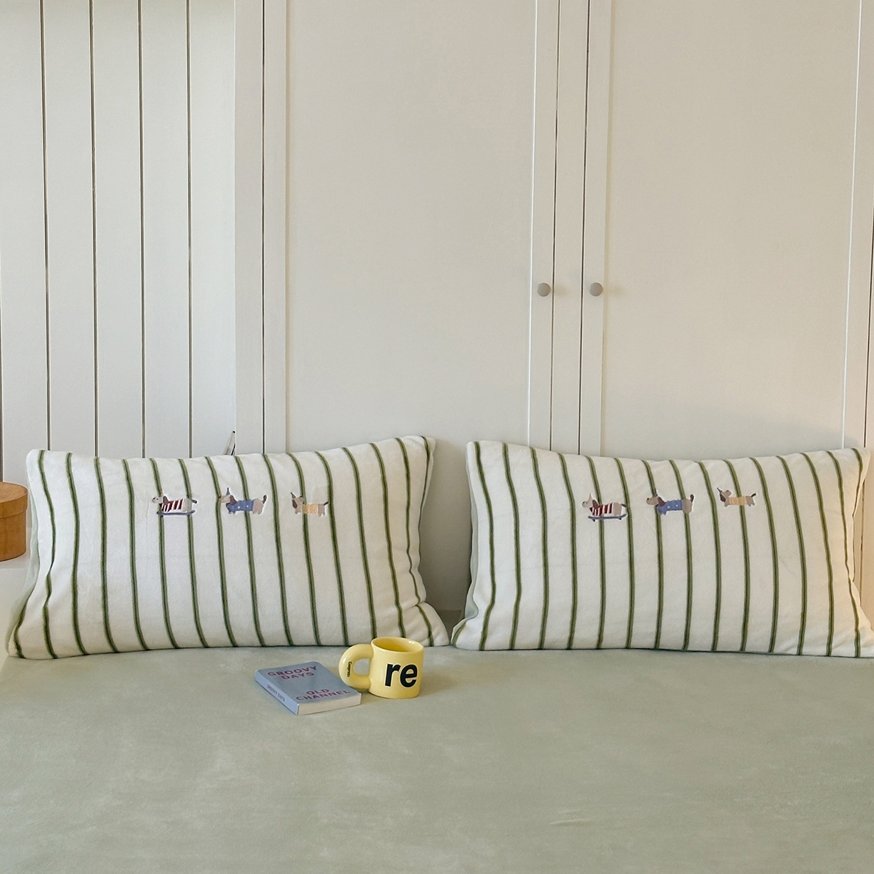 91家纺网 家纺一手货源 找家纺 优悦生活馆 2025新款牛奶绒卡通印花刺绣四件套系列 条纹狗-绿