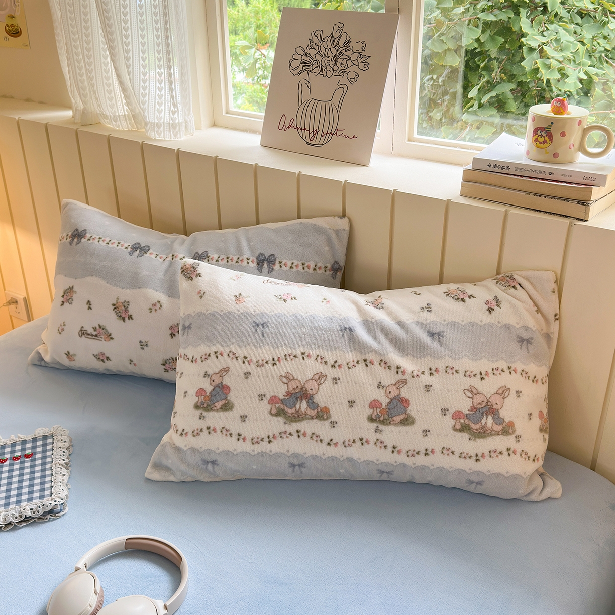 91家纺网 家纺一手货源 找家纺 丽美人家纺 2025新款小版印花牛奶绒四件套 花边小兔