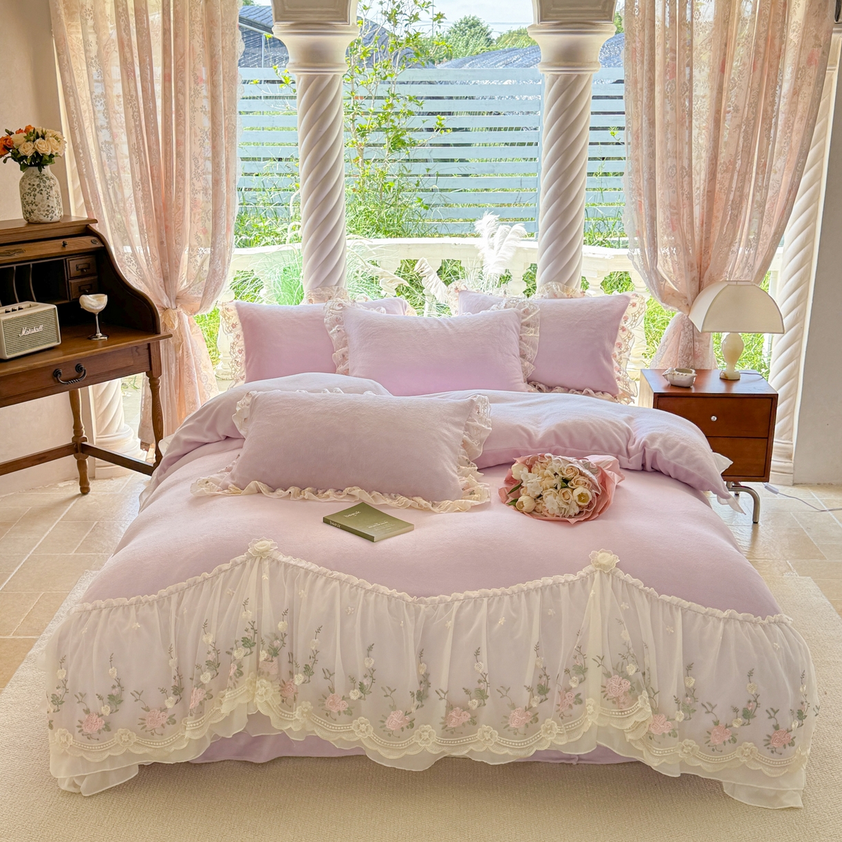 91家纺网 家纺一手货源 找家纺 米可家居 2025新款牛奶绒床裙款蕾丝刺绣四件套韩版法式公主风四件套  玫瑰故事 玫瑰故事~浅紫