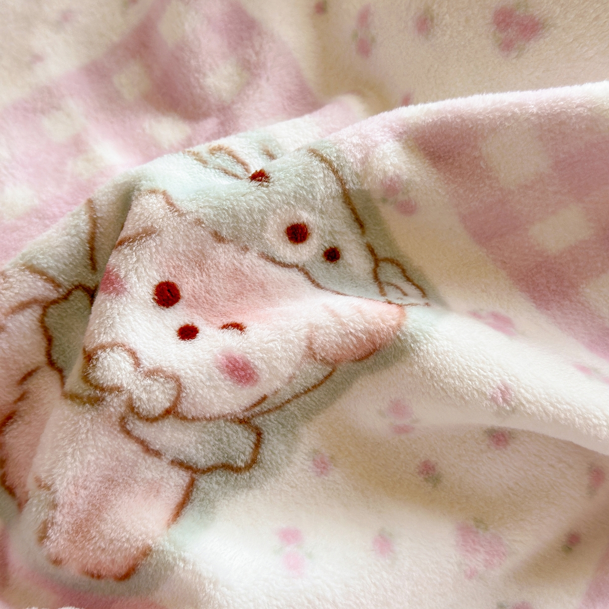 91家纺网 家纺一手货源 找家纺 丽美人家纺 2025新款小版印花牛奶绒四件套 萌熊日记