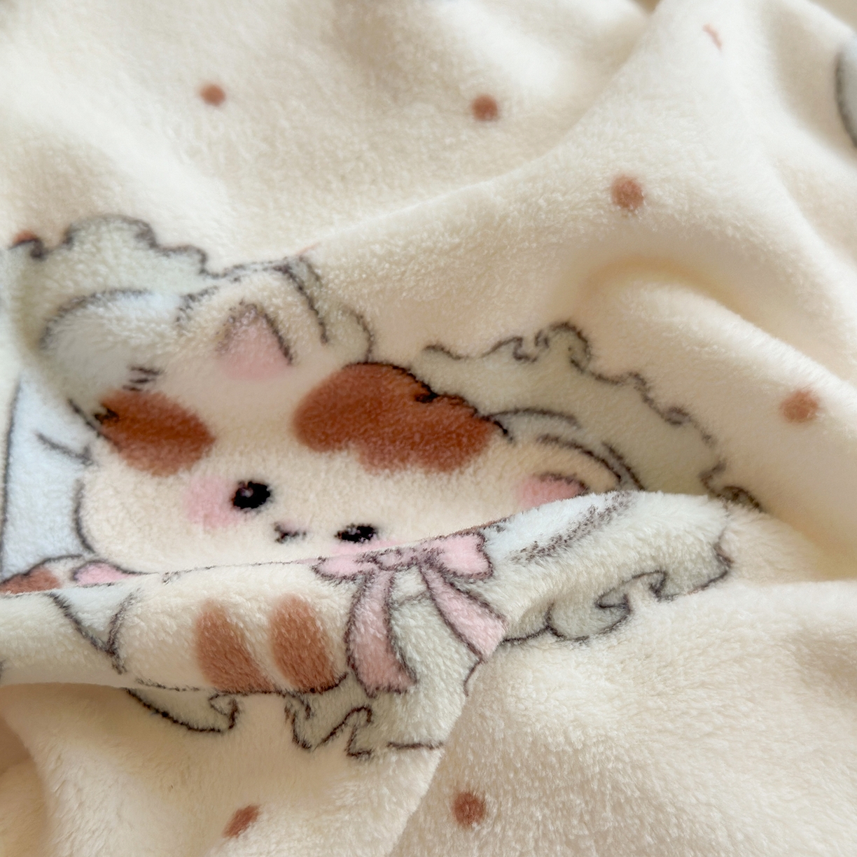 91家纺网 家纺一手货源 找家纺 丽美人家纺 2025新款小版印花牛奶绒四件套 奶萌小猫