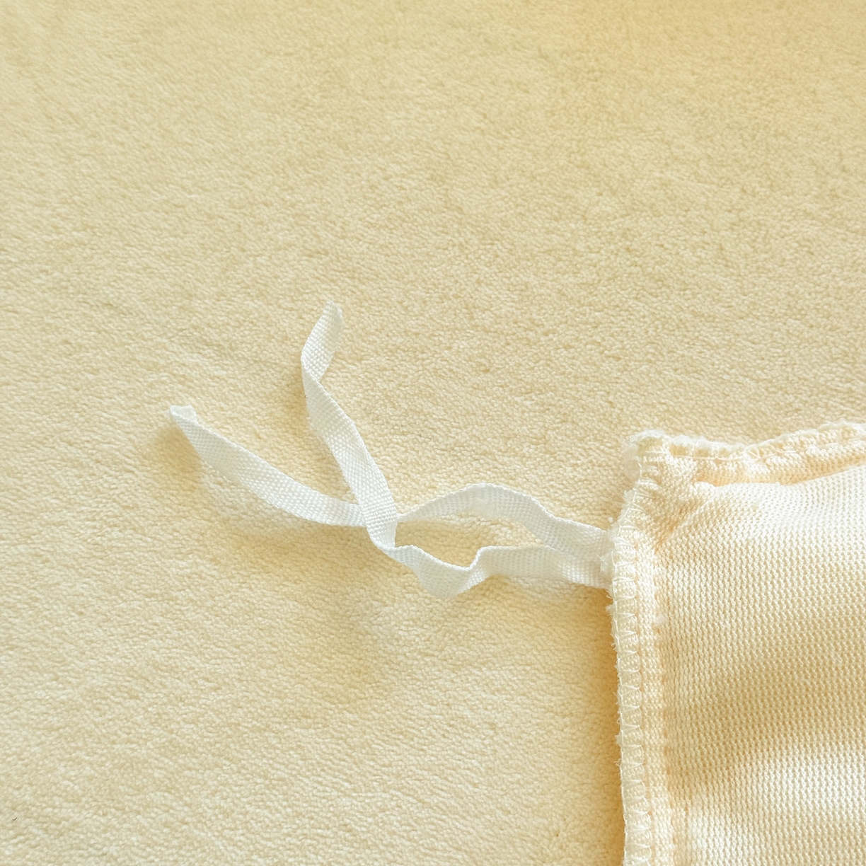 91家纺网 家纺一手货源 找家纺 米可家居 2025新款牛奶绒床裙款蕾丝刺绣四件套韩版法式公主风四件套  玫瑰故事 玫瑰故事~米黄