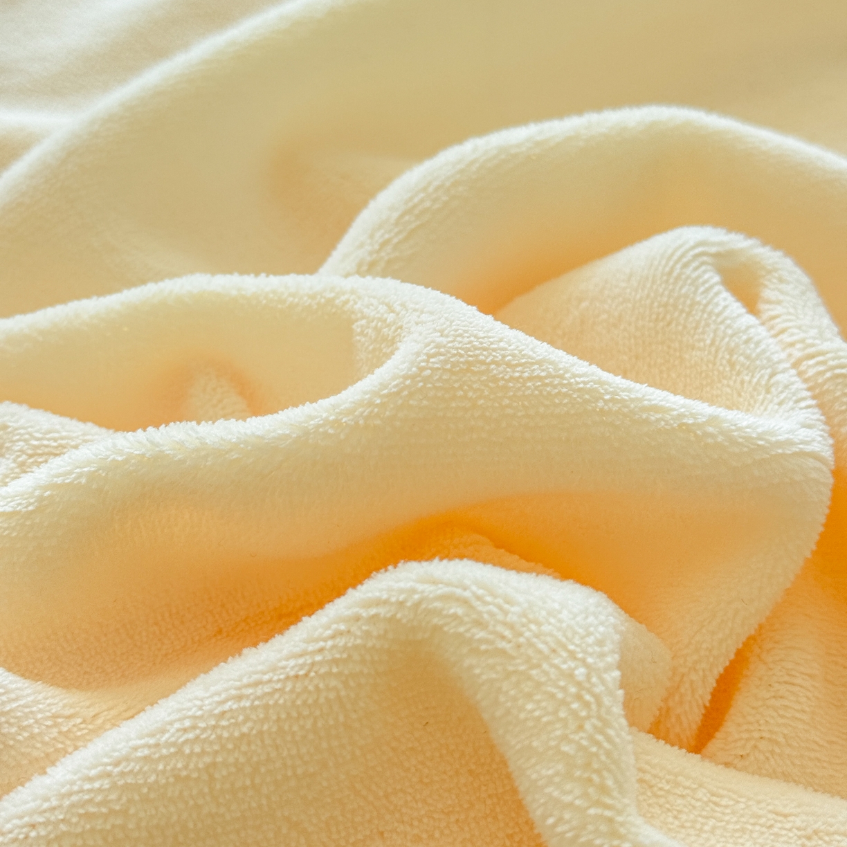 91家纺网 家纺一手货源 找家纺 米可家居 2025新款牛奶绒床裙款蕾丝刺绣四件套韩版法式公主风四件套  玫瑰故事 玫瑰故事~米黄