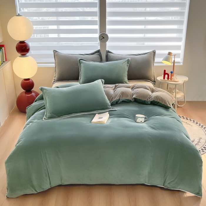 91家纺网 家纺一手货源 找家纺 九沐良品 2025新款加厚婴儿绒牛奶绒四件套工艺款宝宝绒四件套 黛尔蓝+灰咖