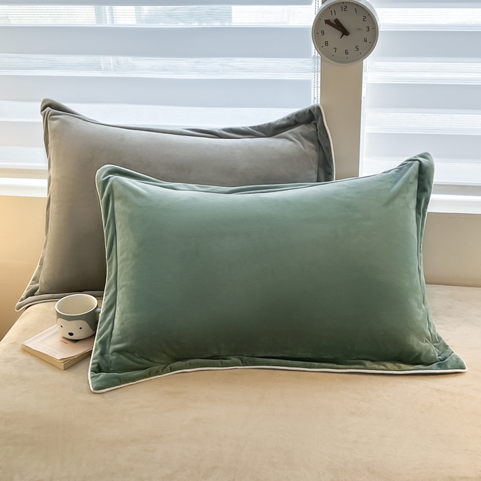 91家纺网 家纺一手货源 找家纺 九沐良品 2025新款加厚婴儿绒牛奶绒四件套工艺款宝宝绒四件套 黛尔蓝+灰咖