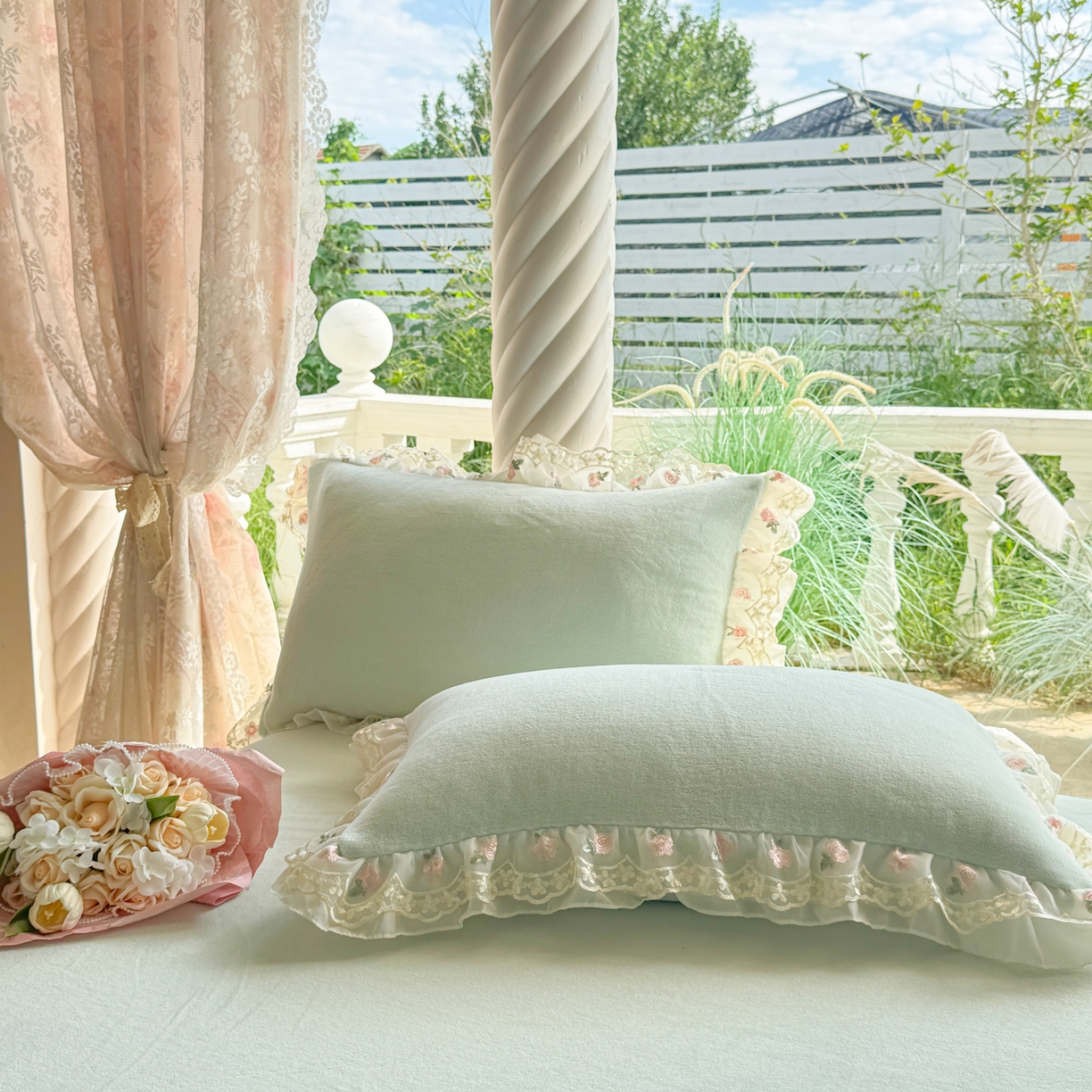 91家纺网 家纺一手货源 找家纺 米可家居 2025新款牛奶绒床裙款蕾丝刺绣四件套韩版法式公主风四件套  玫瑰故事 玫瑰故事~浅绿