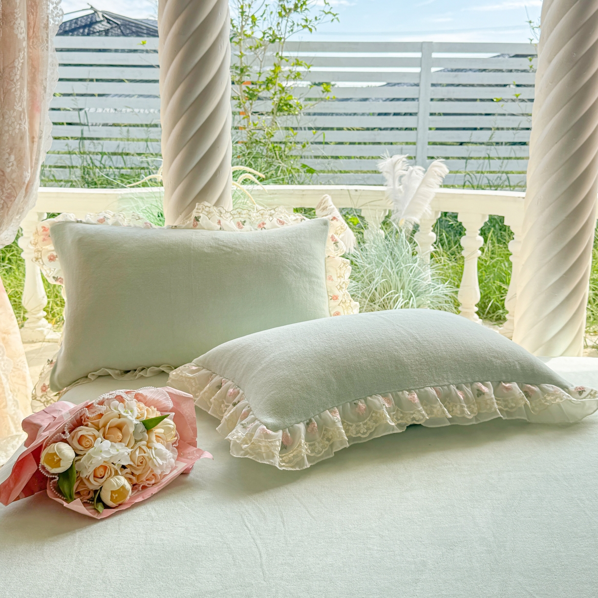 91家纺网 家纺一手货源 找家纺 米可家居 2025新款牛奶绒床裙款蕾丝刺绣四件套韩版法式公主风四件套  玫瑰故事 玫瑰故事~浅绿