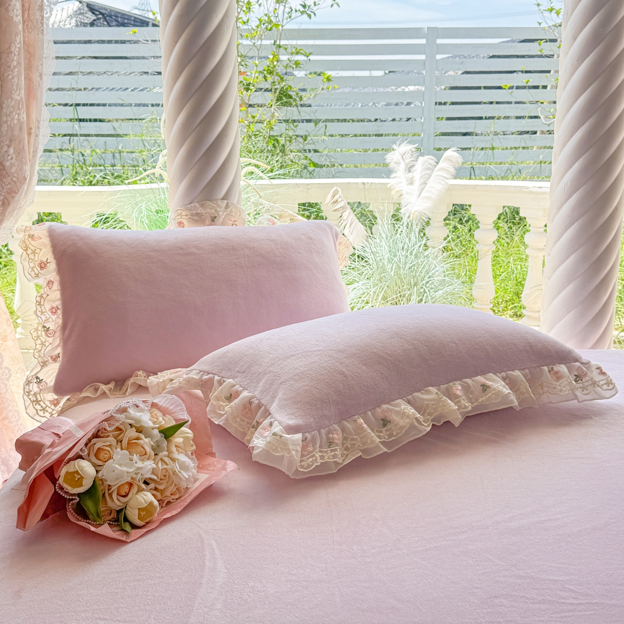 91家纺网 家纺一手货源 找家纺 米可家居 2025新款牛奶绒床裙款蕾丝刺绣四件套韩版法式公主风四件套  玫瑰故事 玫瑰故事~浅紫