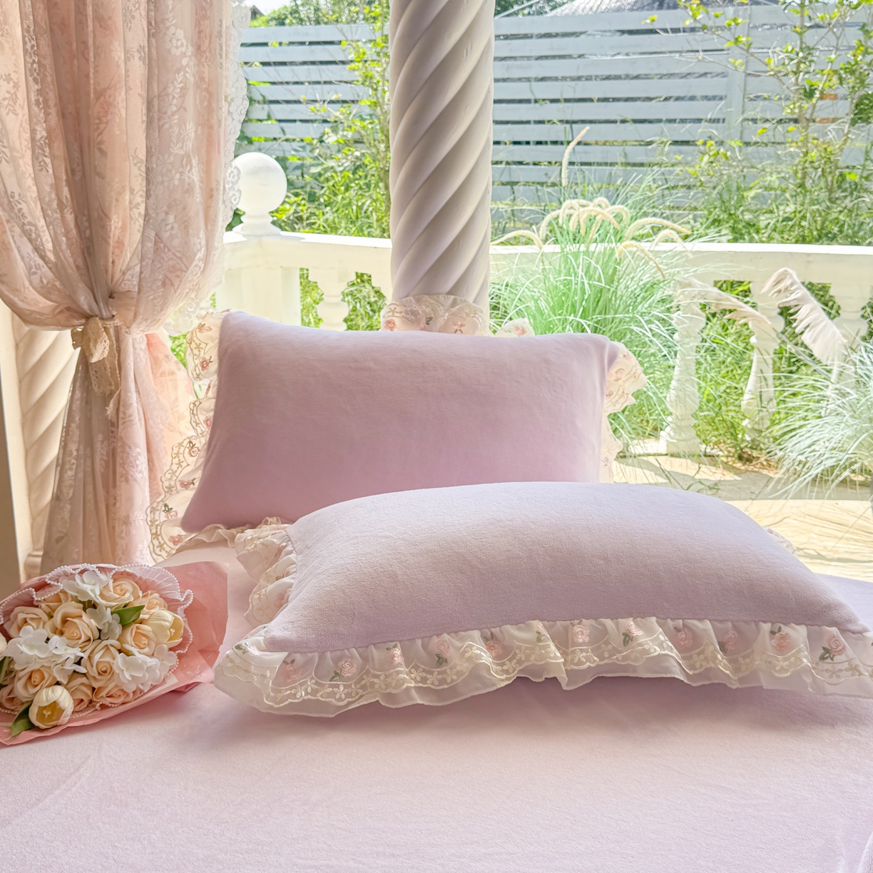 91家纺网 家纺一手货源 找家纺 米可家居 2025新款牛奶绒床裙款蕾丝刺绣四件套韩版法式公主风四件套  玫瑰故事 玫瑰故事~浅紫