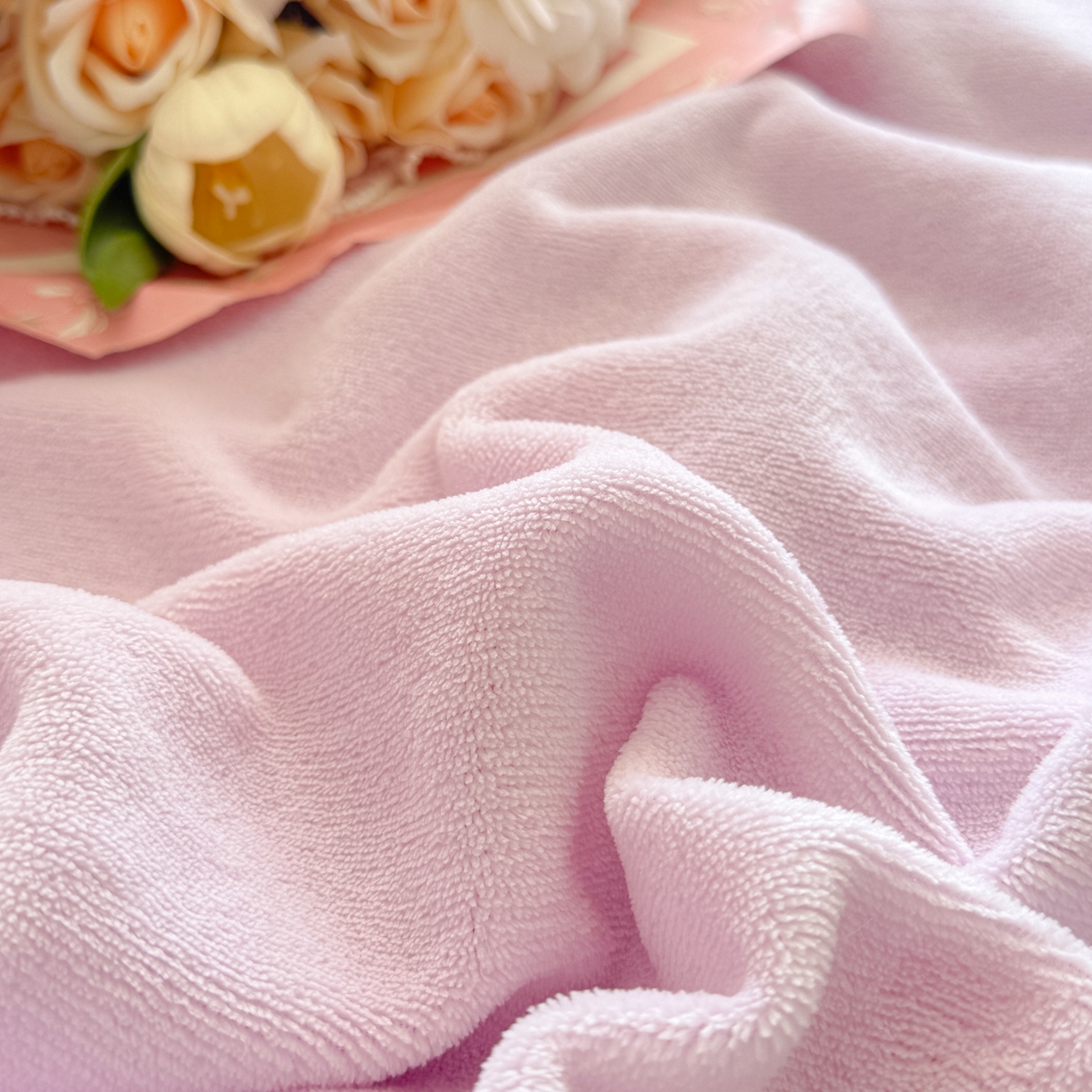 91家纺网 家纺一手货源 找家纺 米可家居 2025新款牛奶绒床裙款蕾丝刺绣四件套韩版法式公主风四件套  玫瑰故事 玫瑰故事~浅紫