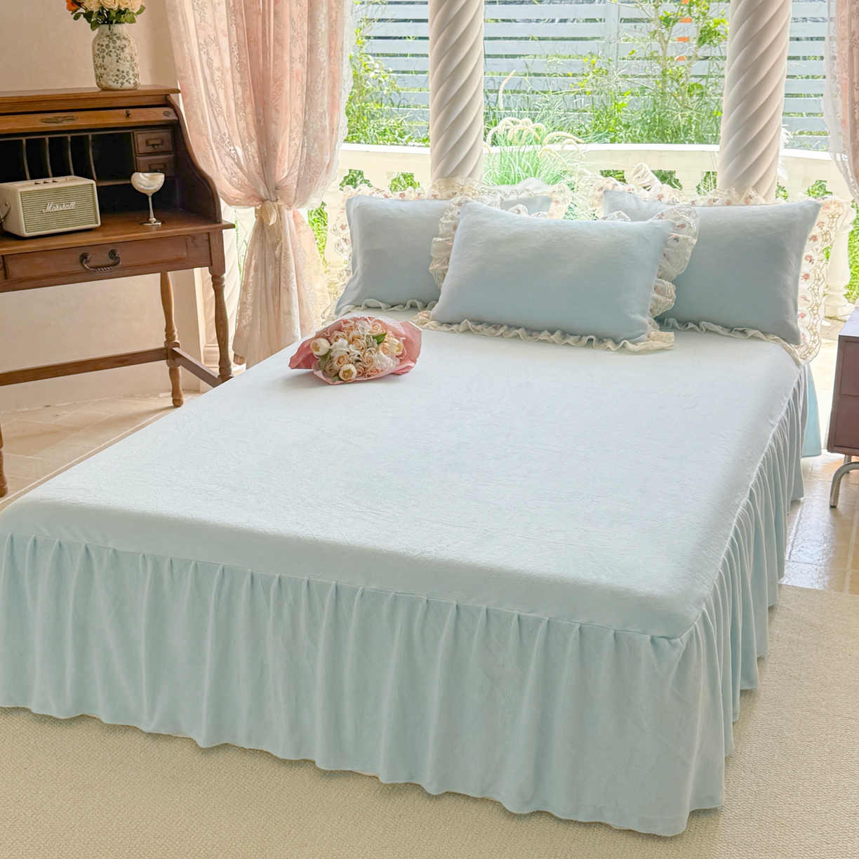 91家纺网 家纺一手货源 找家纺 米可家居 2025新款牛奶绒床裙款蕾丝刺绣四件套韩版法式公主风四件套  玫瑰故事 玫瑰故事~天蓝