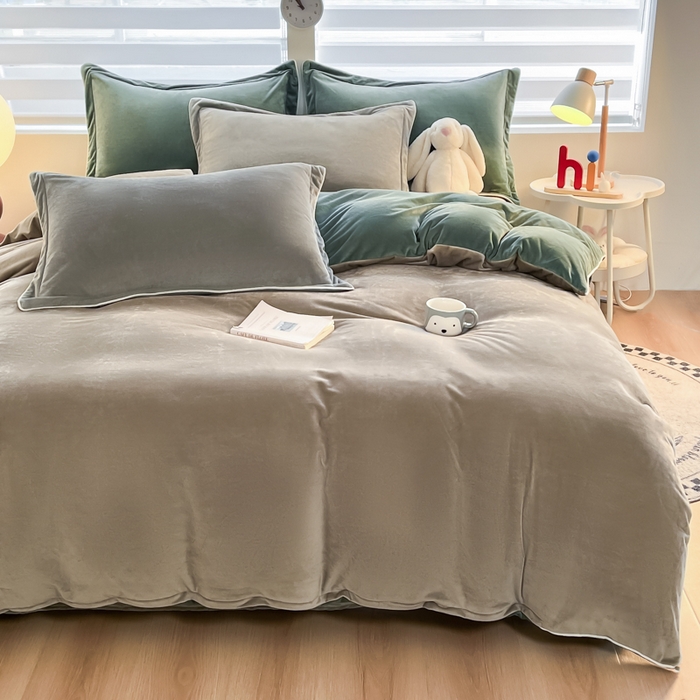 91家纺网 家纺一手货源 找家纺 九沐良品 2025新款加厚婴儿绒牛奶绒四件套工艺款宝宝绒四件套 灰咖+黛尔蓝