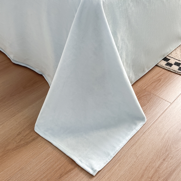 91家纺网 家纺一手货源 找家纺 九沐良品 2025新款加厚婴儿绒牛奶绒四件套工艺款宝宝绒四件套 米白+浅蓝