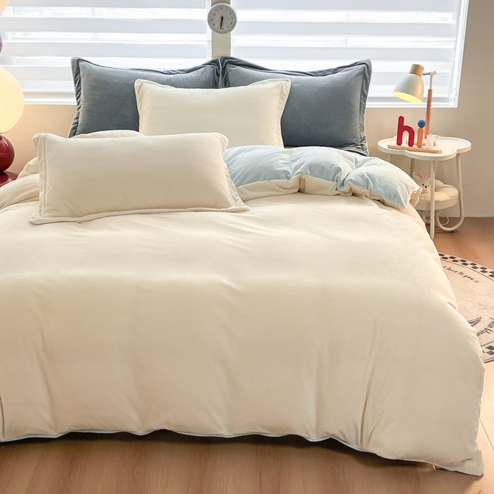 91家纺网 家纺一手货源 找家纺 九沐良品 2025新款加厚婴儿绒牛奶绒四件套工艺款宝宝绒四件套 米白+浅蓝