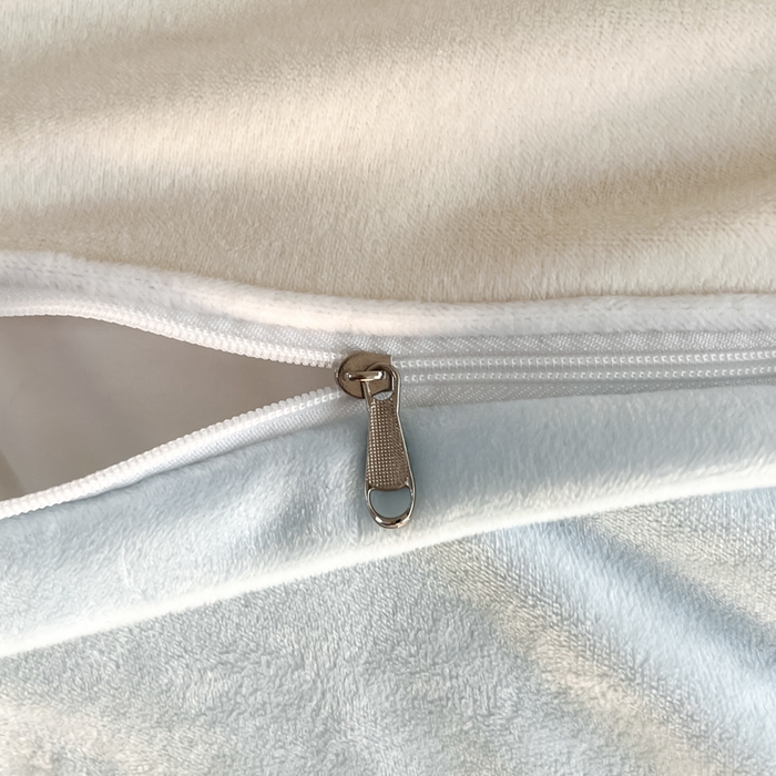 91家纺网 家纺一手货源 找家纺 九沐良品 2025新款加厚婴儿绒牛奶绒四件套工艺款宝宝绒四件套 米白+浅蓝