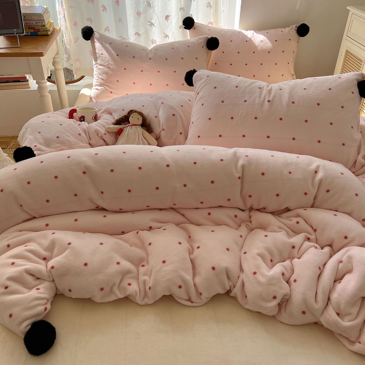 91家纺网 家纺一手货源 找家纺 顾里家纺 2025新款chic波点牛奶绒毛球套件 粉波点