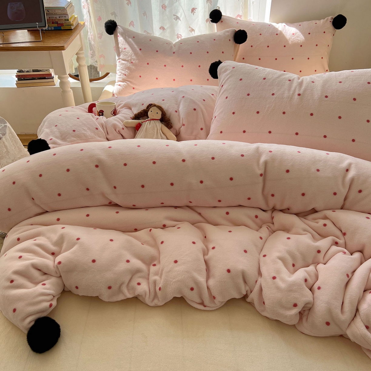 91家纺网 家纺一手货源 找家纺 顾里家纺 2025新款chic波点牛奶绒毛球套件 粉波点