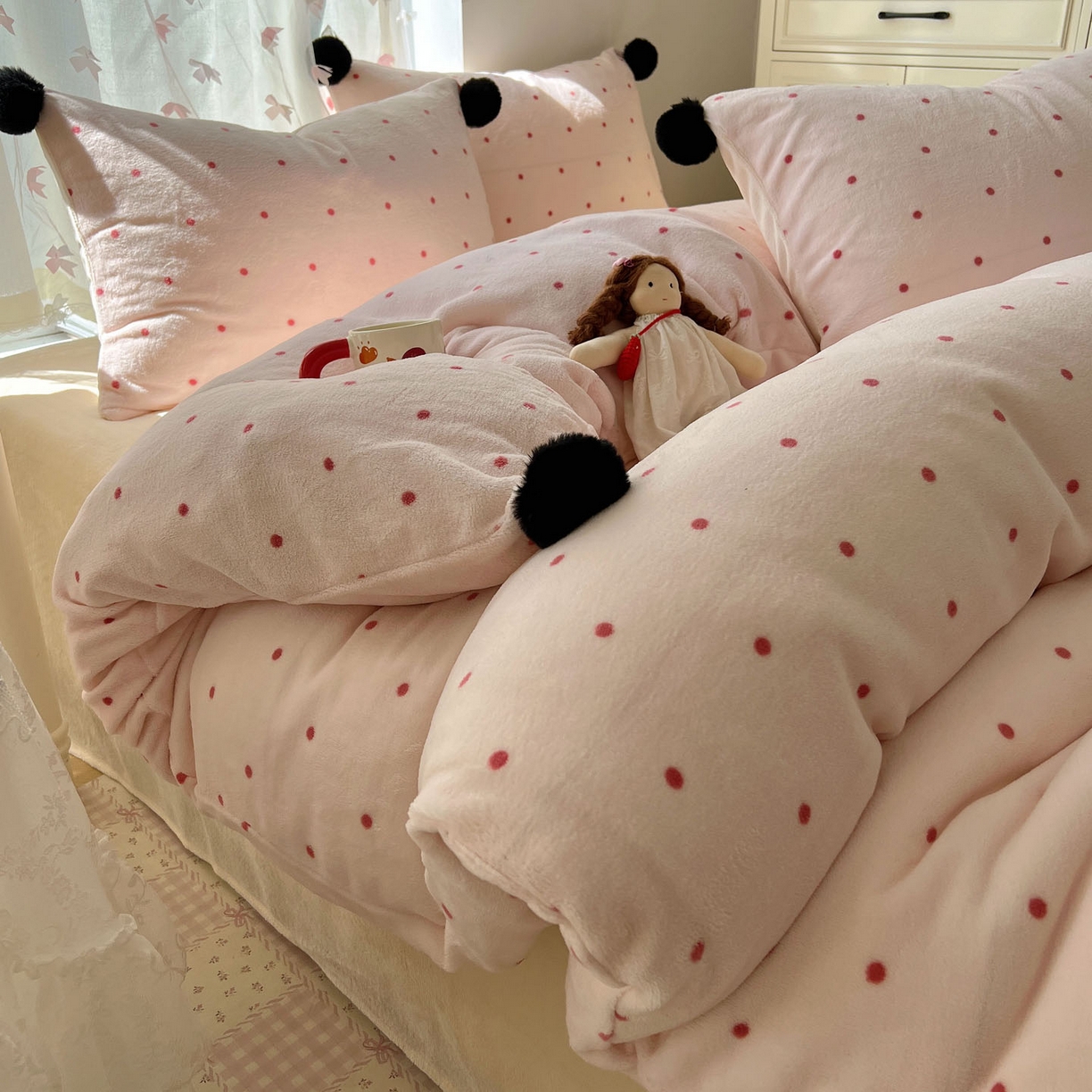 91家纺网 家纺一手货源 找家纺 顾里家纺 2025新款chic波点牛奶绒毛球套件 粉波点