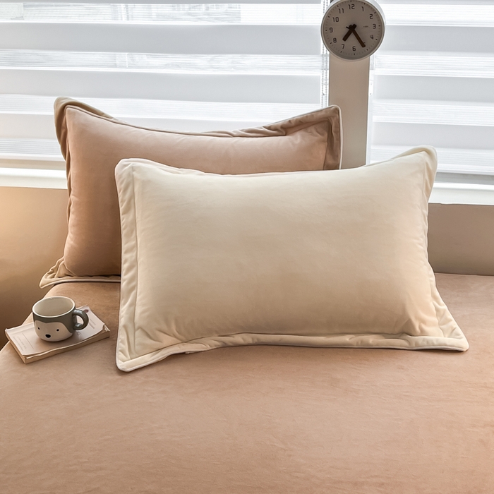 91家纺网 家纺一手货源 找家纺 九沐良品 2025新款加厚婴儿绒牛奶绒四件套工艺款宝宝绒四件套 米白+浅驼