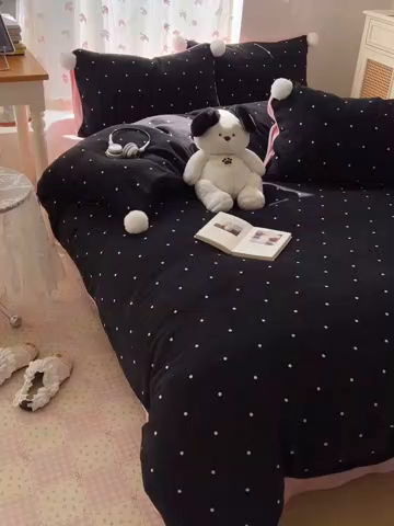 91家纺网 家纺一手货源 找家纺 顾里家纺 2025新款chic波点牛奶绒毛球套件 黑波点