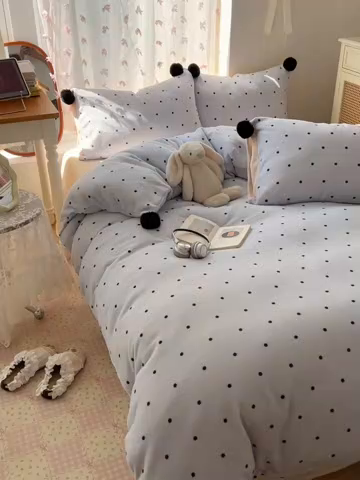 91家纺网 家纺一手货源 找家纺 顾里家纺 2025新款chic波点牛奶绒毛球套件 蓝波点