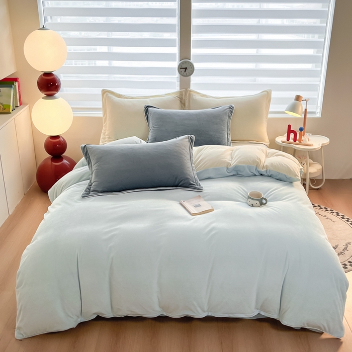 91家纺网 家纺一手货源 找家纺 九沐良品 2025新款加厚婴儿绒牛奶绒四件套工艺款宝宝绒四件套 浅蓝+米白