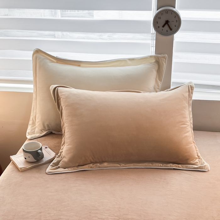 91家纺网 家纺一手货源 找家纺 九沐良品 2025新款加厚婴儿绒牛奶绒四件套工艺款宝宝绒四件套 浅驼+米白