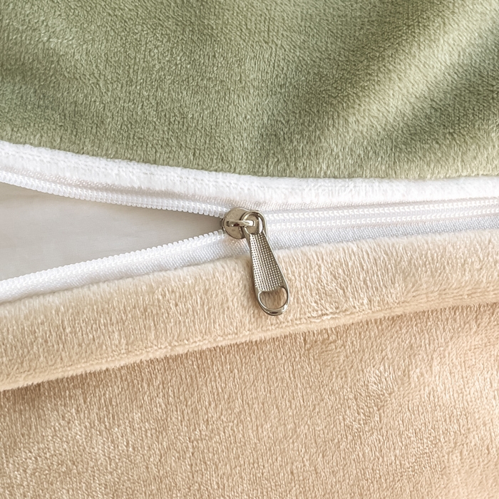 91家纺网 家纺一手货源 找家纺 九沐良品 2025新款加厚婴儿绒牛奶绒四件套工艺款宝宝绒四件套 苔绿+米驼