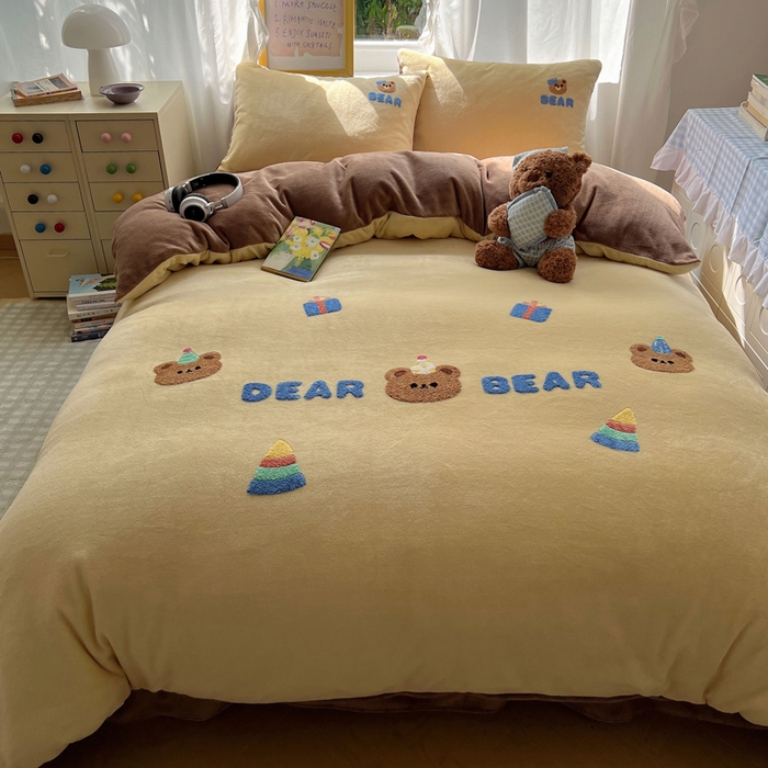 91家纺网 家纺一手货源 找家纺 （总）雨帆家纺 2025新款亲肤舒适可爱卡通牛奶绒毛巾绣四件套